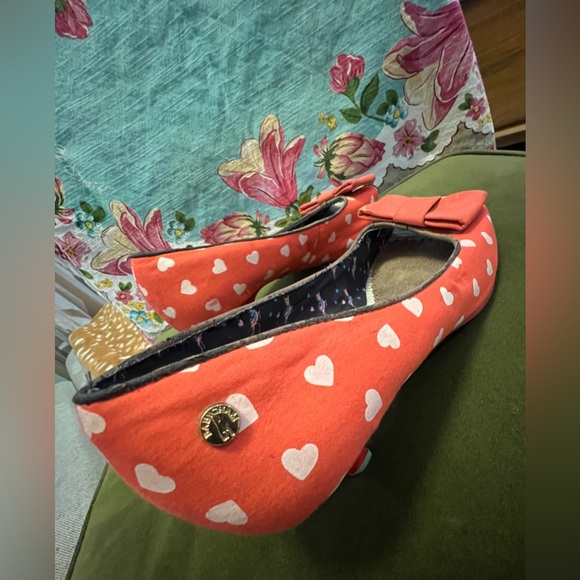 ADORABLE ModCloth Babycham peep toe kitten-heel shoes with heart pattern Sz 9 - Picture 5 of 12